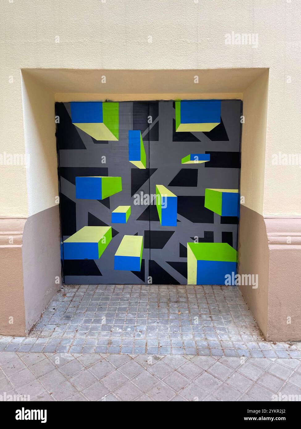 Graffiti geometrici sulla porta. - Immagine stock catturata con smartphone