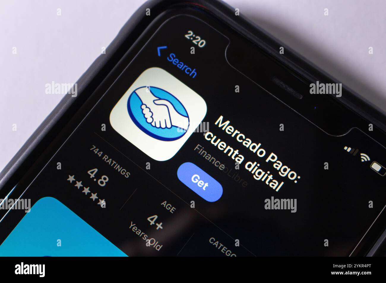 L'app Mercado Pago, una delle principali piattaforme fintech dell'America Latina, che offre pagamenti sicuri, portafoglio digitale e servizi finanziari, viene visualizzata nell'App Store Foto Stock