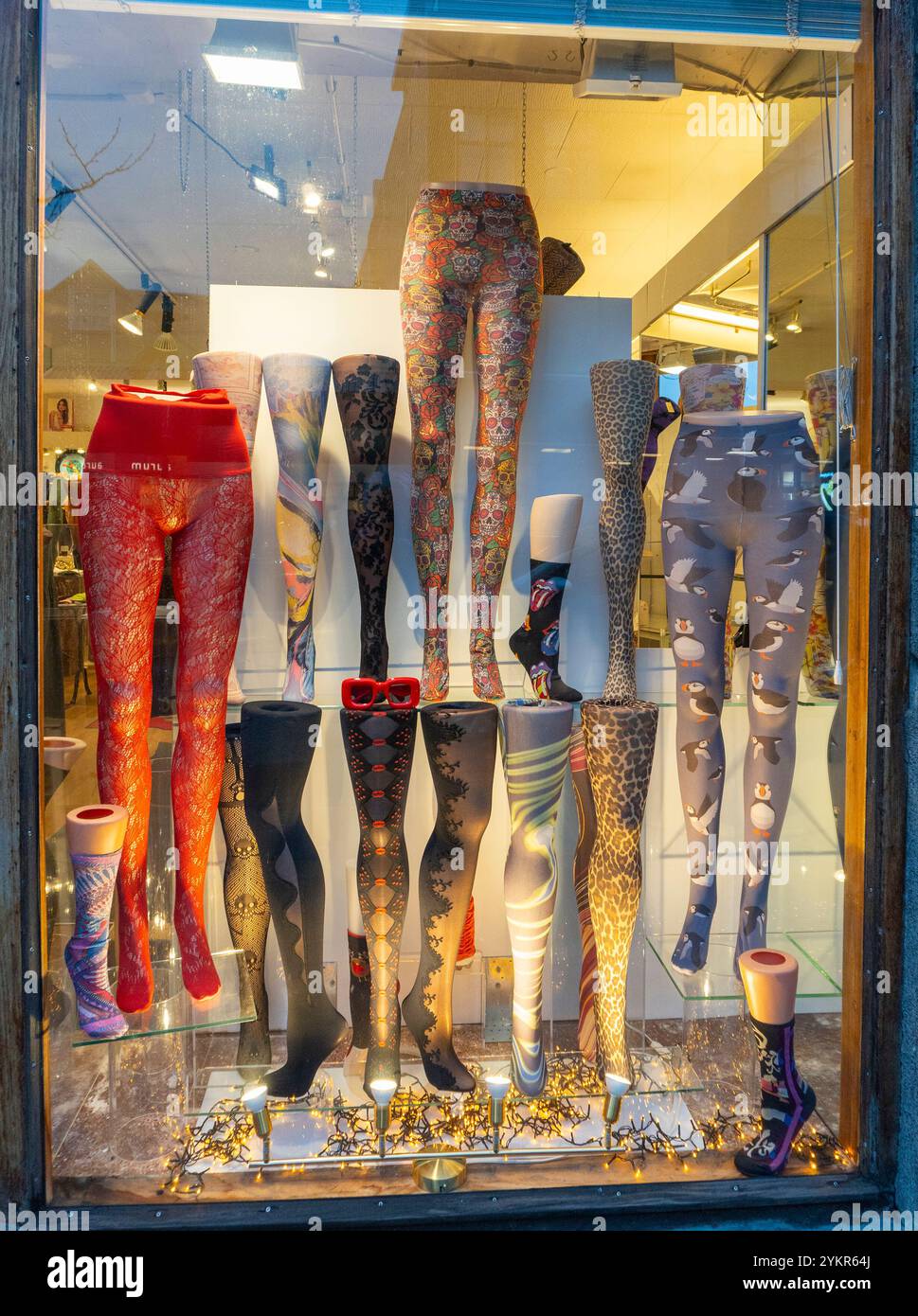 Negozio che vende calze da donna a Reykjavík, Islanda Foto Stock