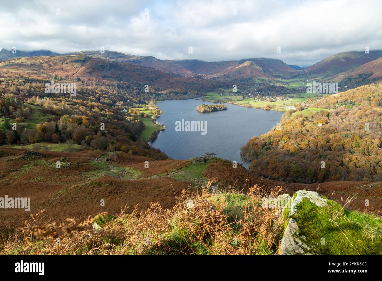 Guardando a nord da Loughrigg cadde su Grasmere, Lake District, Inghilterra Foto Stock