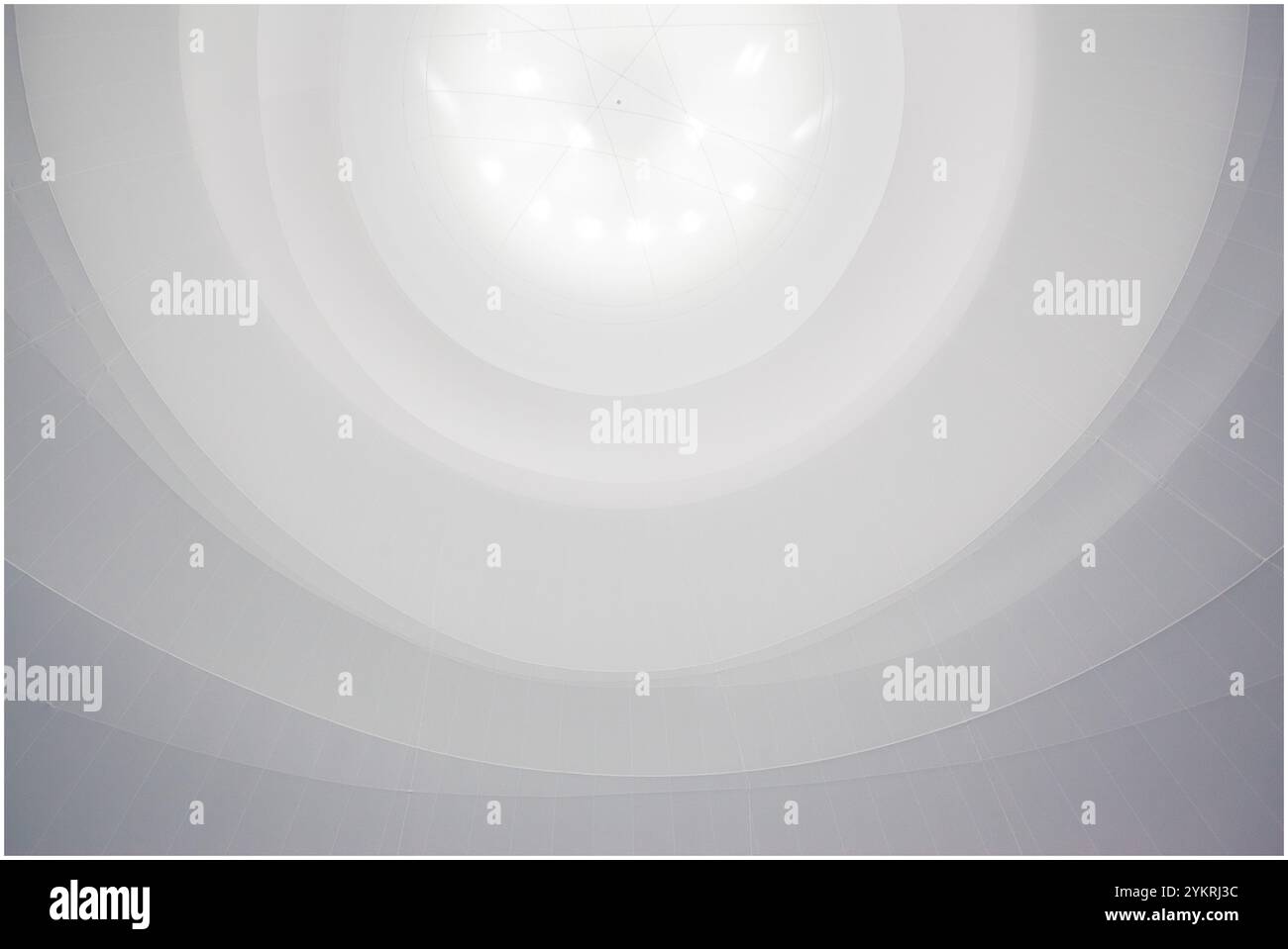 Gasometer Oberhausen. Installazione di Christo, mostra "Big Air Package" all'interno del gasometer, un ex serbatoio di gas. Germania- vvvbvanbree fotografie. Foto Stock