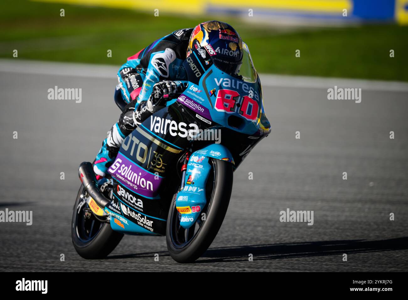 Il pilota colombiano del team CFMOTO, campione del mondo Moto3 durante il Gran Premio di solidarietà di Barcellona, Spagna, novembre 2024 Foto Stock