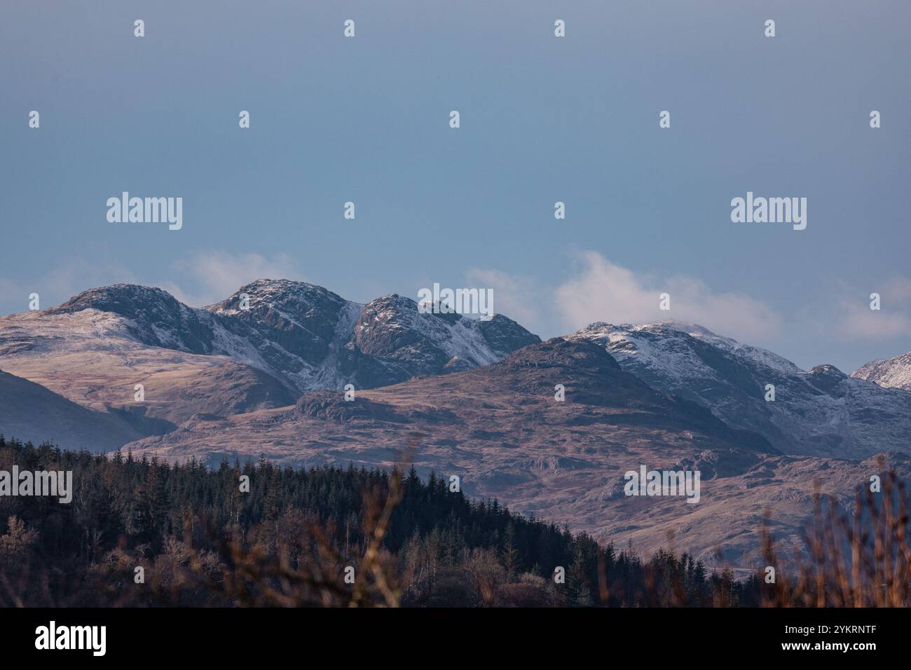 Cumbria meridionale, Regno Unito. 19 novembre 2024. Regno Unito Meteo senza neve fresca The high Fells, crediti: Gordon Shoosmith/Alamy Live News Foto Stock
