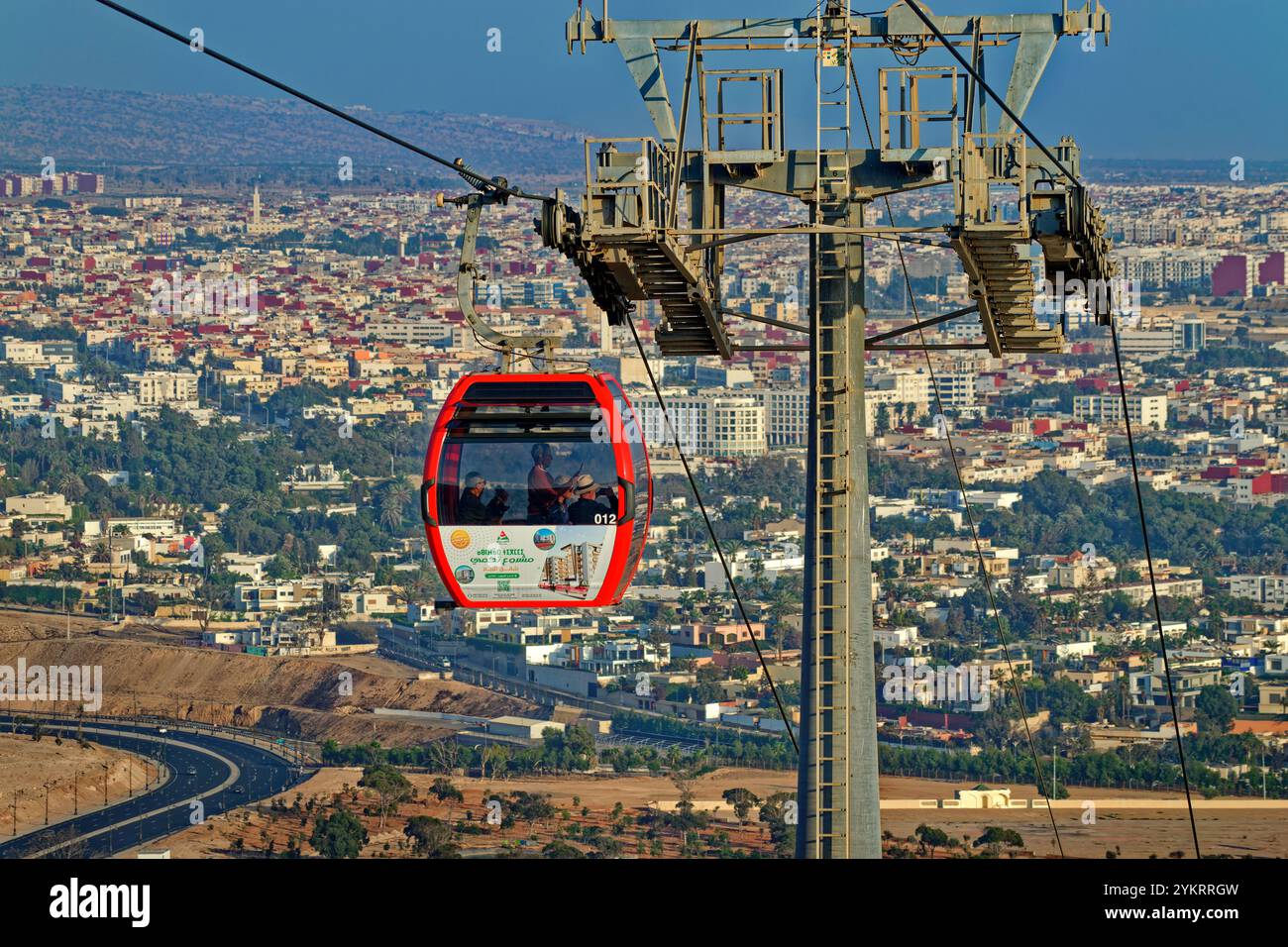 La funivia porta i passeggeri fino alla Kasbah di Agadir Oufella, un vecchio forte che si affaccia su Agadir, provincia di Souss-massa, Marocco. Foto Stock