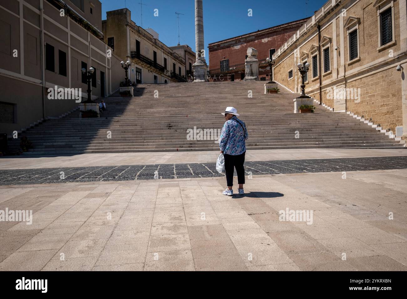 Scena di strada nel centro di Brindisi, Italia Foto Stock