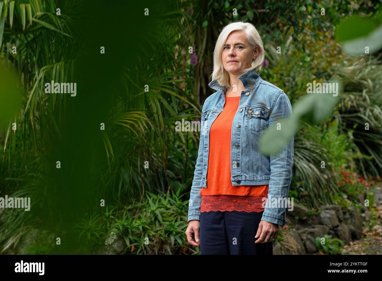 La scrittrice Anna Wilson è un'autrice britannica di libri per adulti e bambini con oltre 60 titoli e mezzo milione di vendite Foto Stock