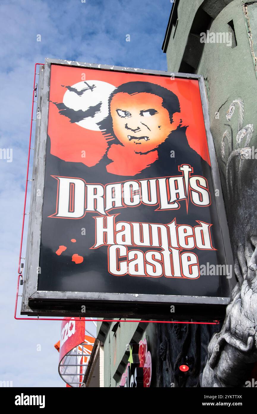Dracula's Haunted Castle cartello su Clifton Hill a Niagara Falls, Ontario, Canada Foto Stock