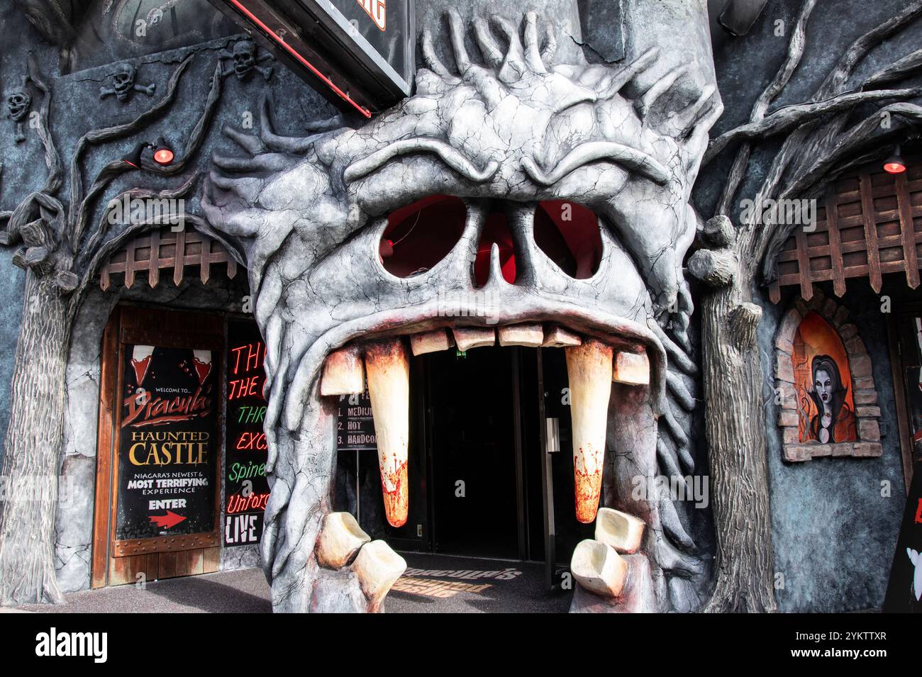 Ingresso principale al Castello Haunted di Dracula su Clifton Hill nelle Cascate del Niagara, Ontario, Canada Foto Stock