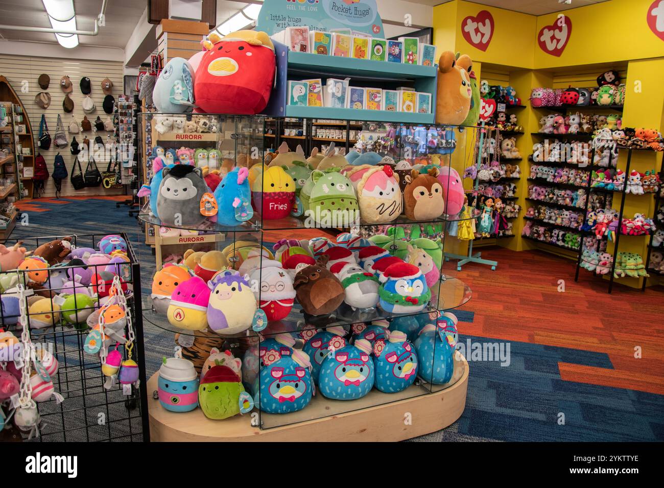 Giocattoli imbottiti in un negozio di articoli da regalo a Clifton Hill a Niagara Falls, Ontario, Canada Foto Stock