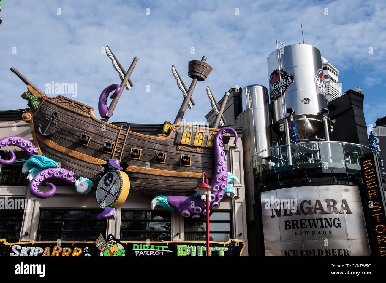 Cartello della Niagara Brewing Company su Clifton Hill a Niagara Falls, Ontario, Canada Foto Stock