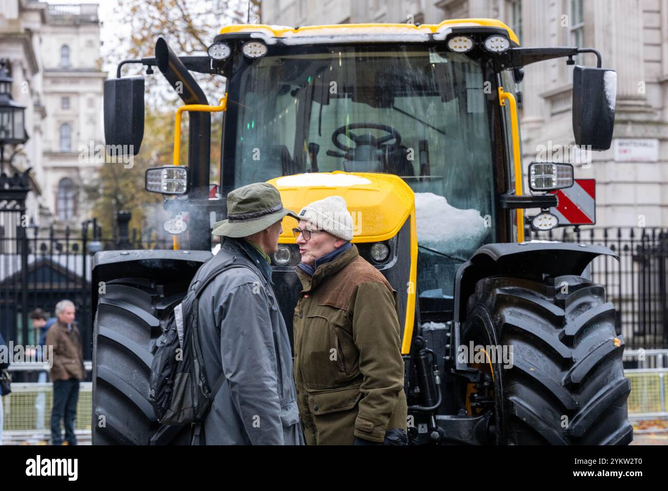 Londra, Regno Unito. 19 novembre 2024. Gli agricoltori protestano contro le modifiche alle tasse di bilancio, Whitehall, London Tractor in Whitehall credito: Ian Davidson/Alamy Live News Foto Stock