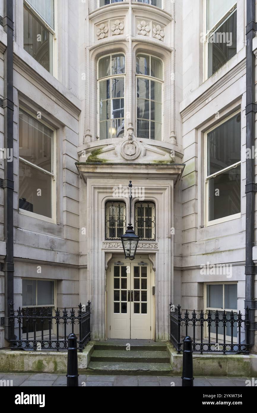 Ingresso est a Temple Gardens, Middle Temple Lane, Inns of Court & Chancery, Londra, Inghilterra, Regno Unito, Europa Foto Stock