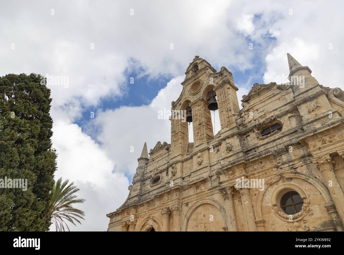 Un'immagine della facciata superiore del monastero di Arkadi Foto Stock