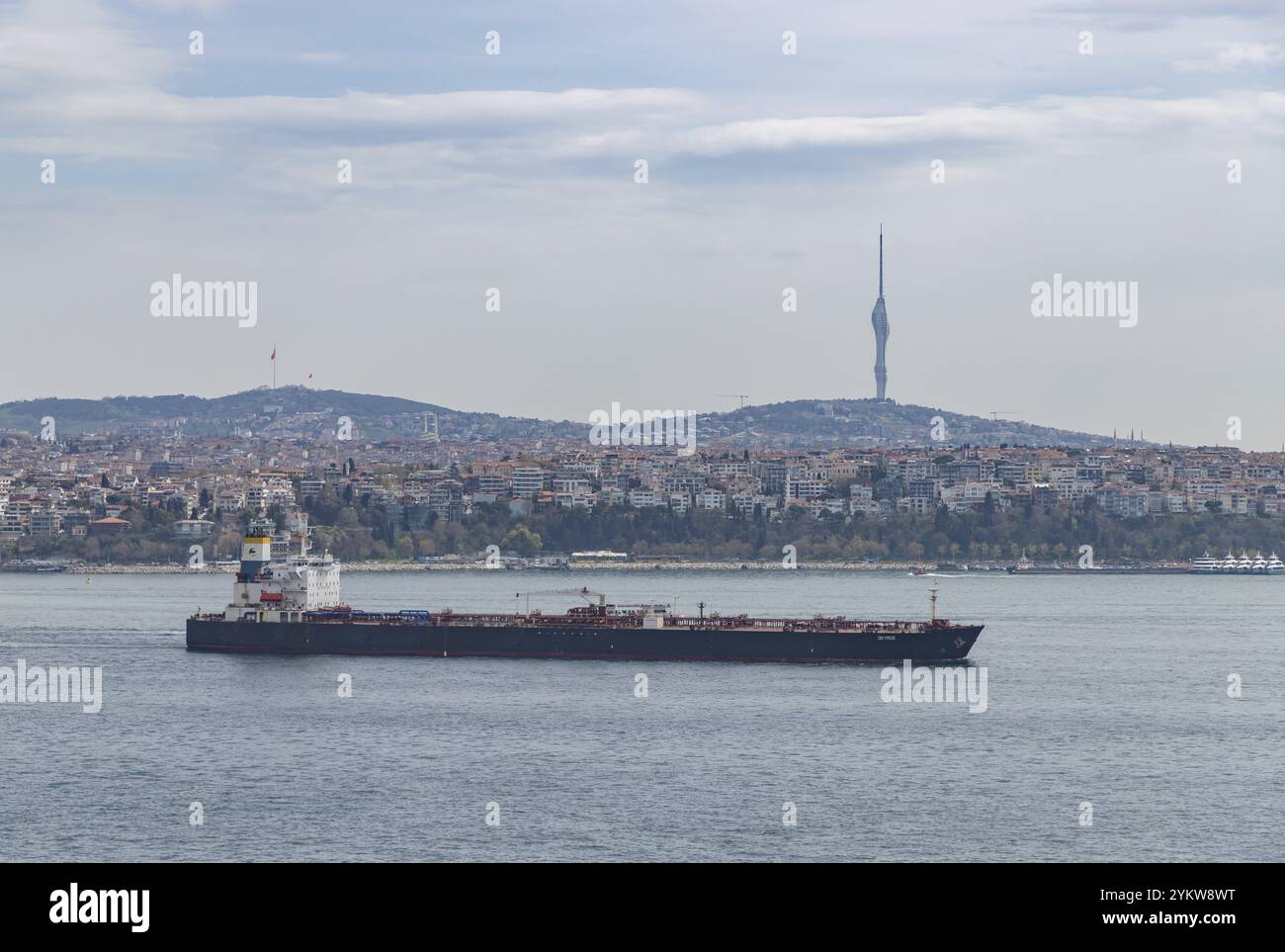 Una foto della petroliera Okyroe sullo stretto del Bosforo Foto Stock