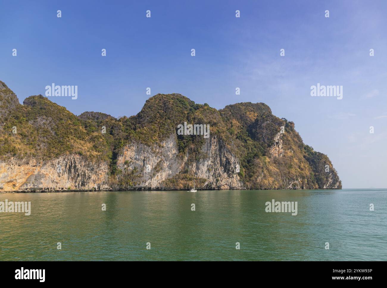 Una foto dell'isola di Phanak, parte del Parco Nazionale di Ao Phang Nga Foto Stock