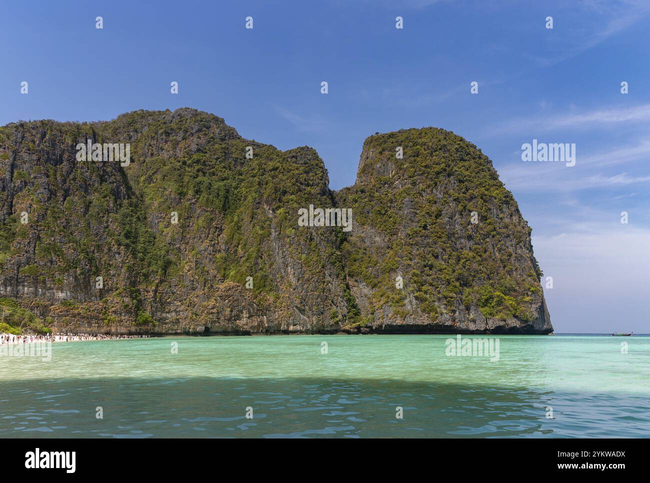 Una foto dell'iconica Maya Bay, sull'isola Ko Phi Phi Lee Foto Stock