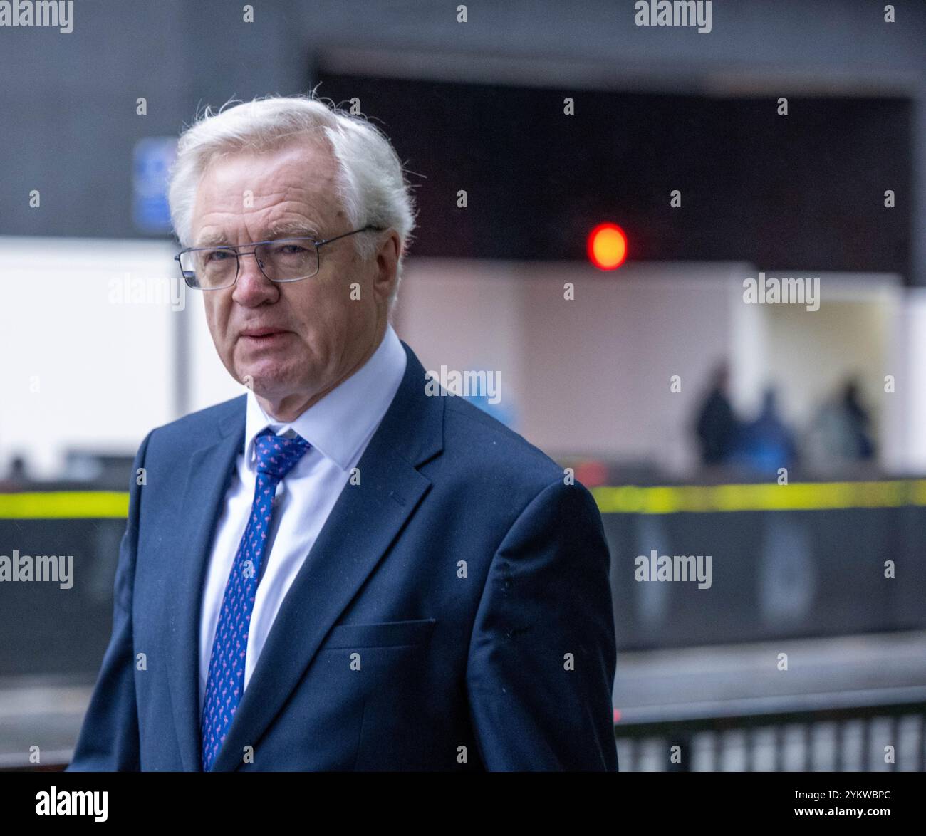 Londra, Regno Unito. 19 novembre 2024. Kemi Badenoch, leader del Partito Conservatore e membri del suo gabinetto ombra, ha incontrato gli agricoltori e i loro rappresentanti, su College Green, in vista della protesta anti-budget degli agricoltori a Whitehall Londra David Davis deputato Credit: Ian Davidson/Alamy Live News Foto Stock