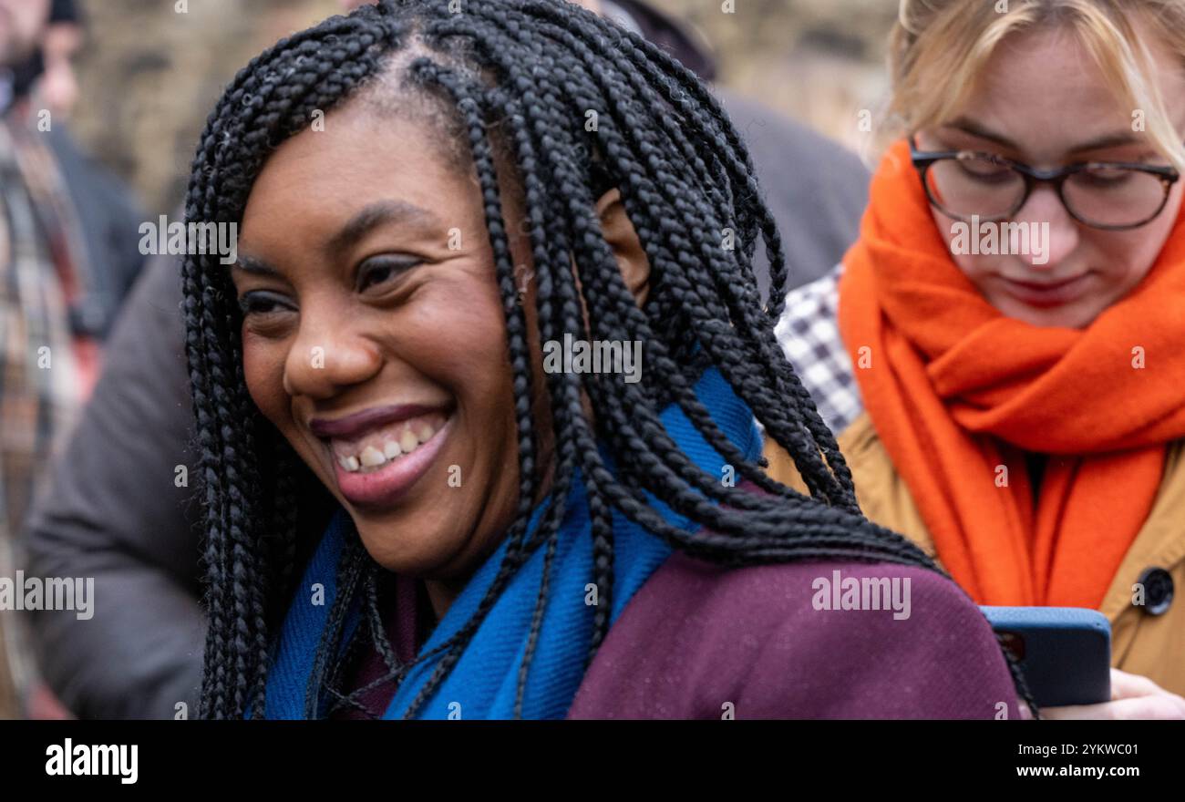Londra, Regno Unito. 19 novembre 2024. Kemi Badenoch, leader del Partito Conservatore e membri del suo gabinetto ombra, ha incontrato gli agricoltori e i loro rappresentanti, a College Green, in vista della protesta anti-budget degli agricoltori a Whitehall Londra Kemi Badenoch, leader del Partito Conservatore Credit: Ian Davidson/Alamy Live News Foto Stock