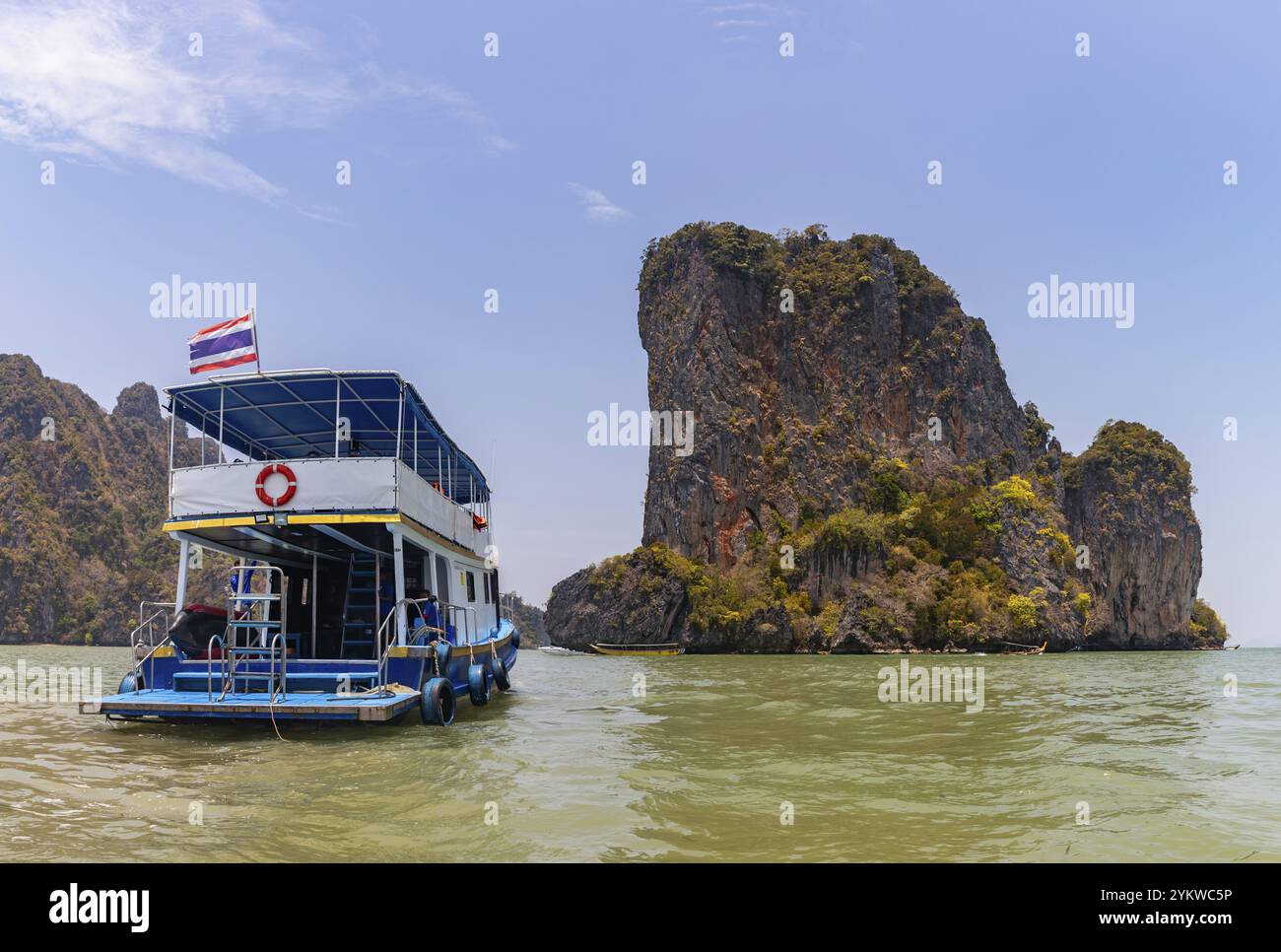 Una foto di un tour in barca alle isole del Parco Nazionale di Ao Phang Nga Foto Stock