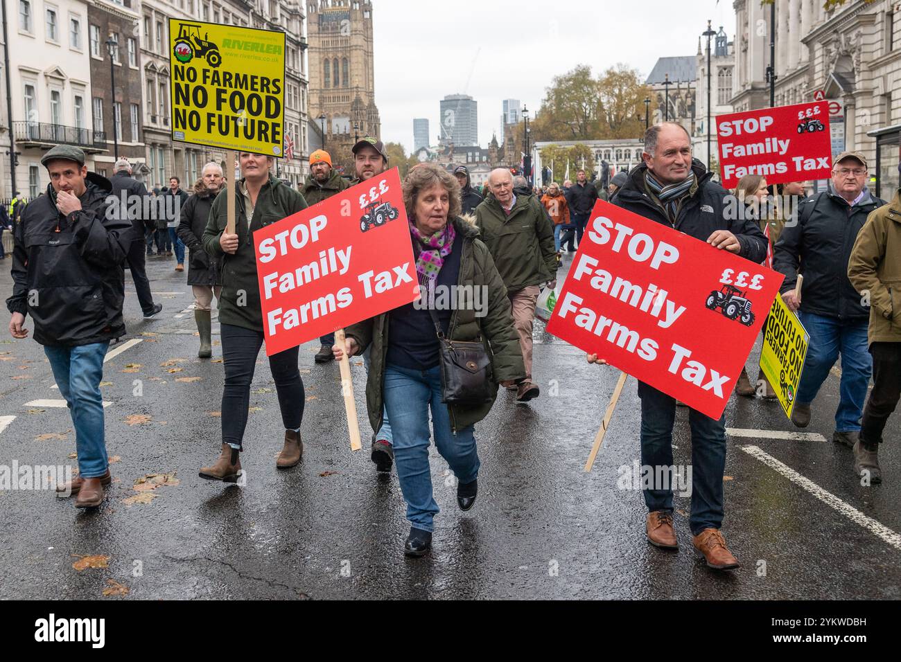 Londra, Regno Unito. 19 novembre 2024. Gli agricoltori organizzano una protesta a Westminster per il cambiamento delle norme sulle tasse ereditarie nelle aziende agricole di valore superiore a 1 milione di sterline. Londra, Inghilterra, Regno Unito, il 19 novembre 2024. Foto di Ray Tang/ABACAPRESS. COM credito: Abaca Press/Alamy Live News Foto Stock