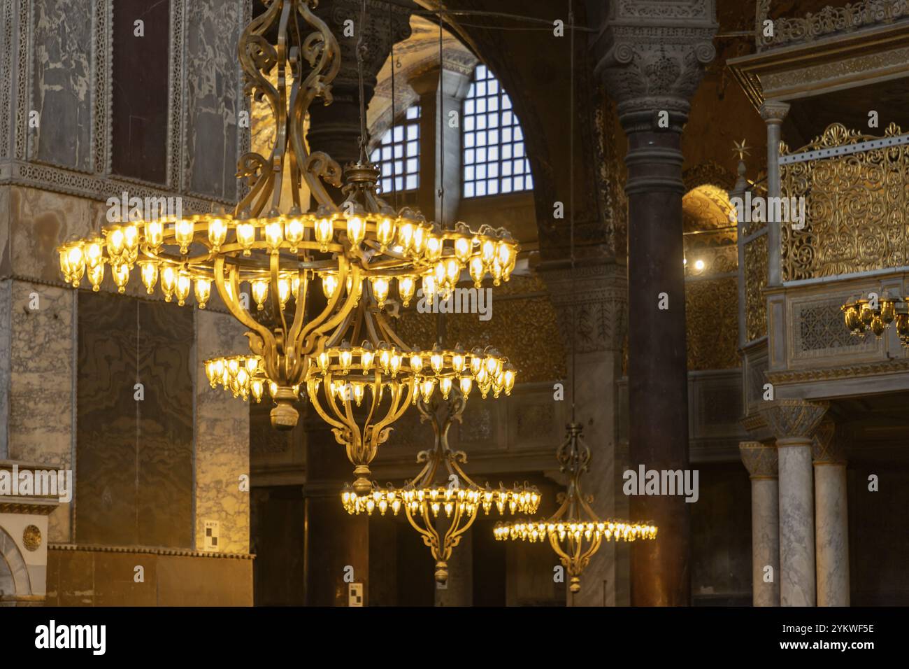 Una foto degli interni colorati e meravigliosi di Hagia Sophia, a Istanbul Foto Stock