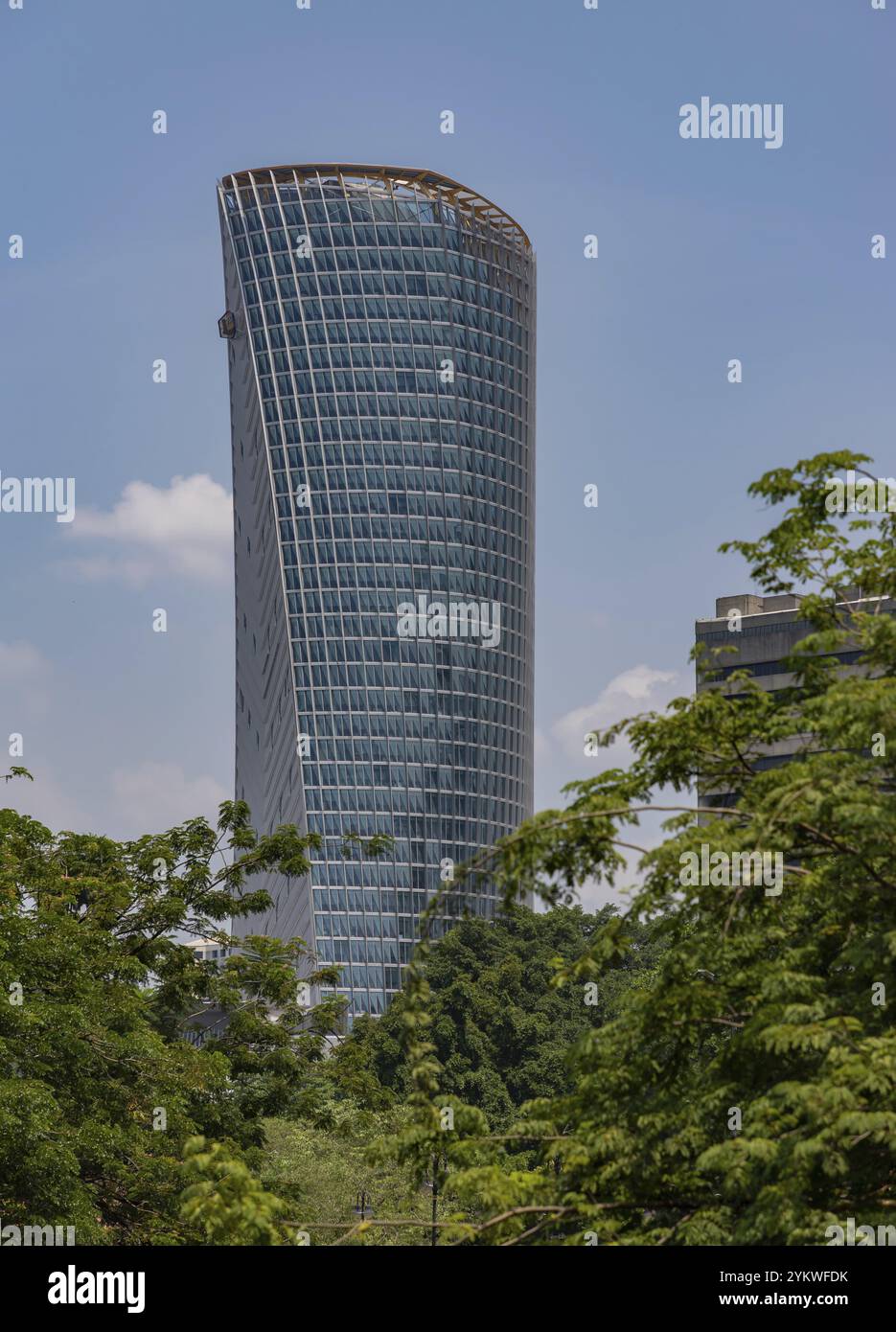 Una foto dell'edificio della sede del Dipartimento dei lavori pubblici malesi a Kuala Lumpur, o Menara Kerja Raya Foto Stock