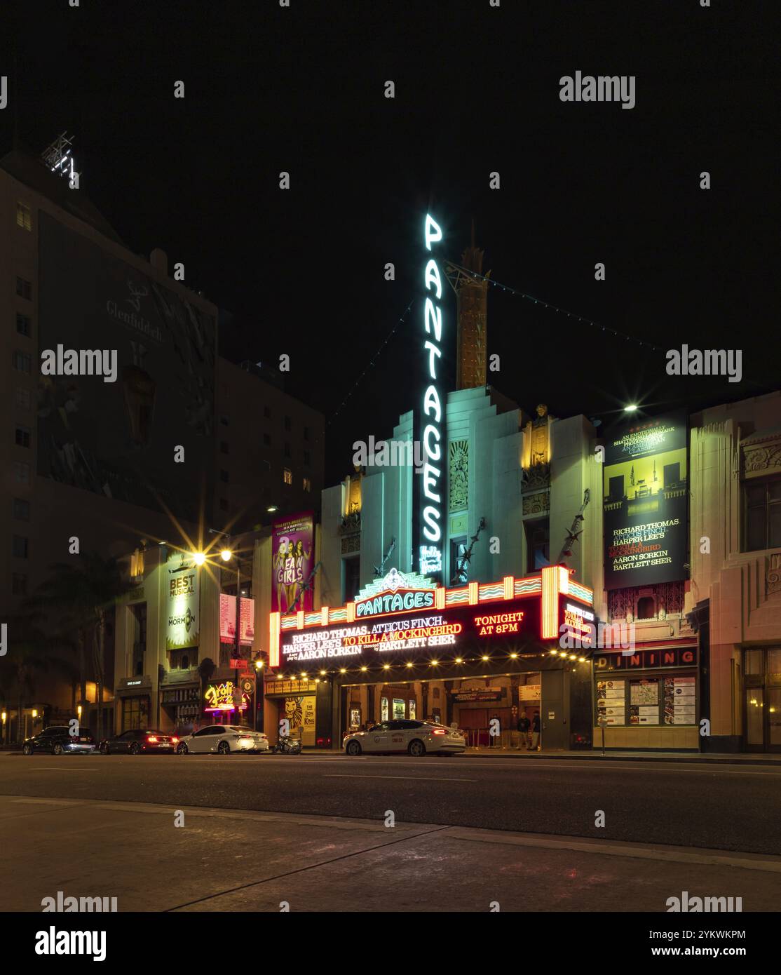 Una foto dell'Hollywood Pantages Theatre di notte Foto Stock
