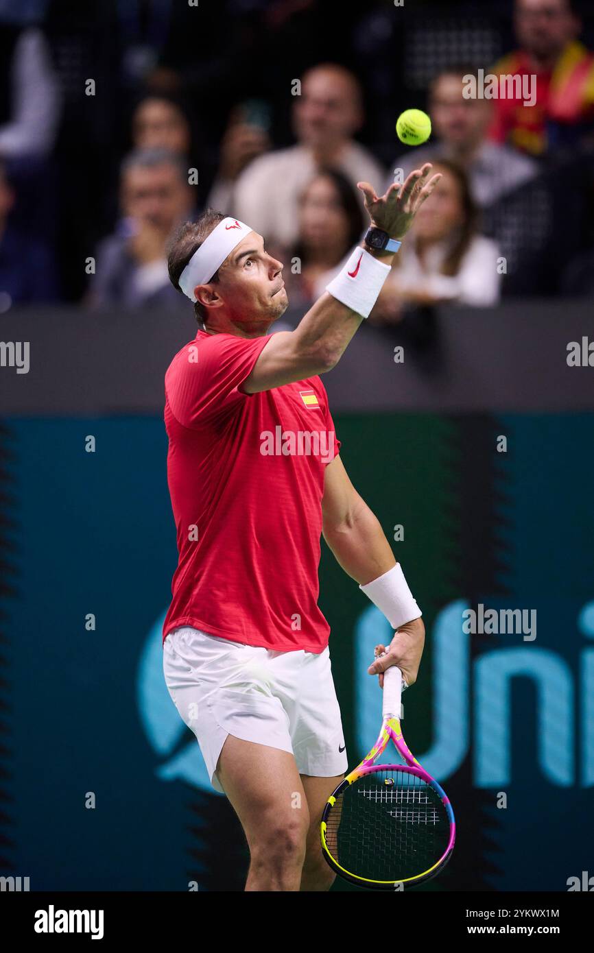 Malaga, Spagna. 19 novembre 2024. MALAGA, SPAGNA - 19 NOVEMBRE: Rafael Nadal del Team Spain affronta il suo match singolo contro Botic van de Zandschulp del Team Netherlands nei quarti di finale tra Paesi Bassi e Spagna durante le finali di Coppa Davis al Palacio de Deportes Jose Maria Martin Carpena il 19 novembre 2024 a Malaga, Spagna. (Foto di Francisco Macia/Photo Players Images/Magara Press) crediti: Magara Press SL/Alamy Live News Foto Stock