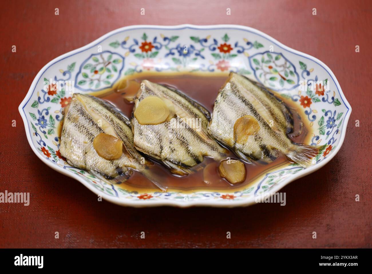 Kagokakidai no Nitsuke (pesce stripey bollito in salsa di soia zuccherata), cucina giapponese Foto Stock