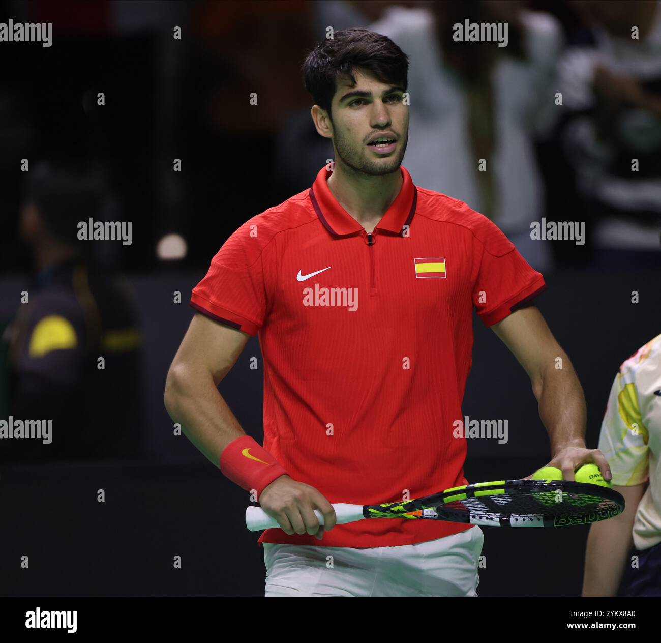 Malaga, Regno Unito. 19 novembre 2024. Carlos Alcaraz, in azione durante i quarti di finale di Coppa Davis 2024 contro Tallon Griekspoor, olandese, al Palacio de Deportes Jose Maria Martin Carpena Arena di Malaga. Crediti: Isabel Infantes/Alamy Live News Foto Stock