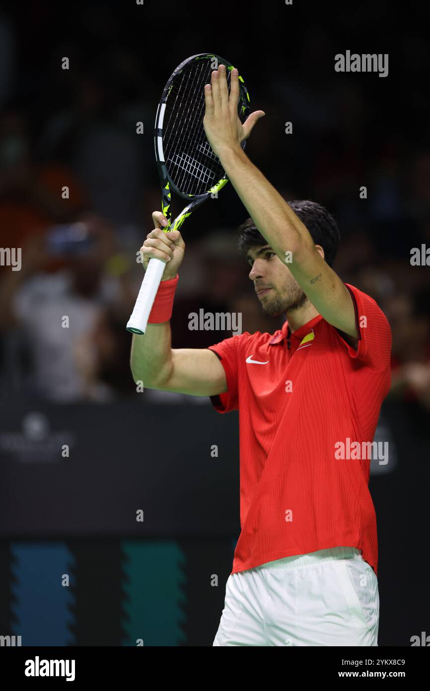 Malaga, Regno Unito. 19 novembre 2024. Carlos Alcaraz, in azione durante i quarti di finale di Coppa Davis 2024 contro Tallon Griekspoor, olandese, al Palacio de Deportes Jose Maria Martin Carpena Arena di Malaga. Crediti: Isabel Infantes/Alamy Live News Foto Stock