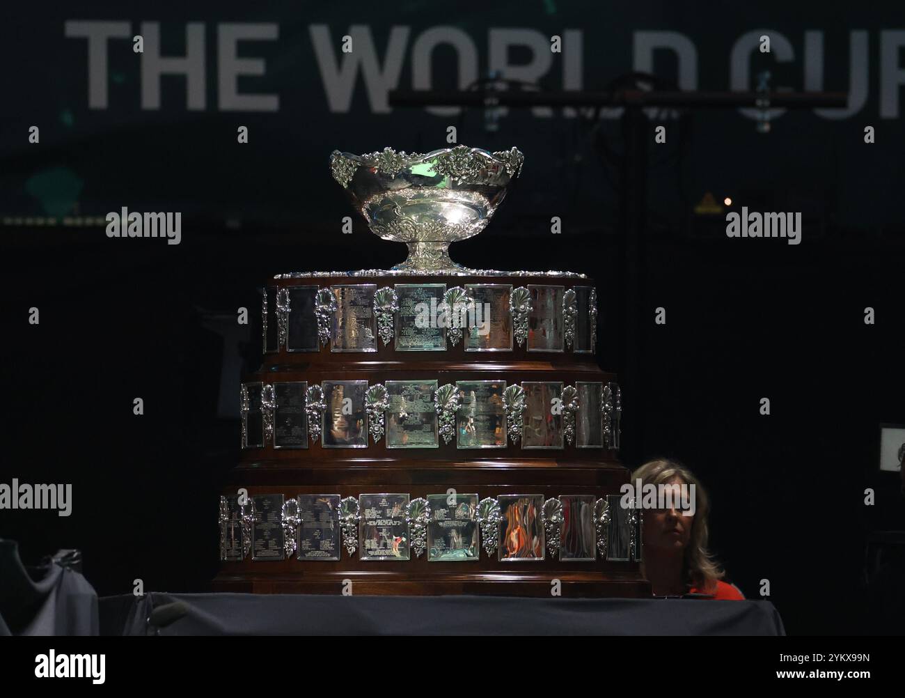 Malaga, Regno Unito. 19 novembre 2024. Il trofeo durante i quarti di finale di Coppa Davis 2024 contro il Botic Van De Zandschulp, olandese, al Palacio de Deportes Jose Maria Martin Carpena Arena di Malaga. Crediti: Isabel Infantes/Alamy Live News Foto Stock