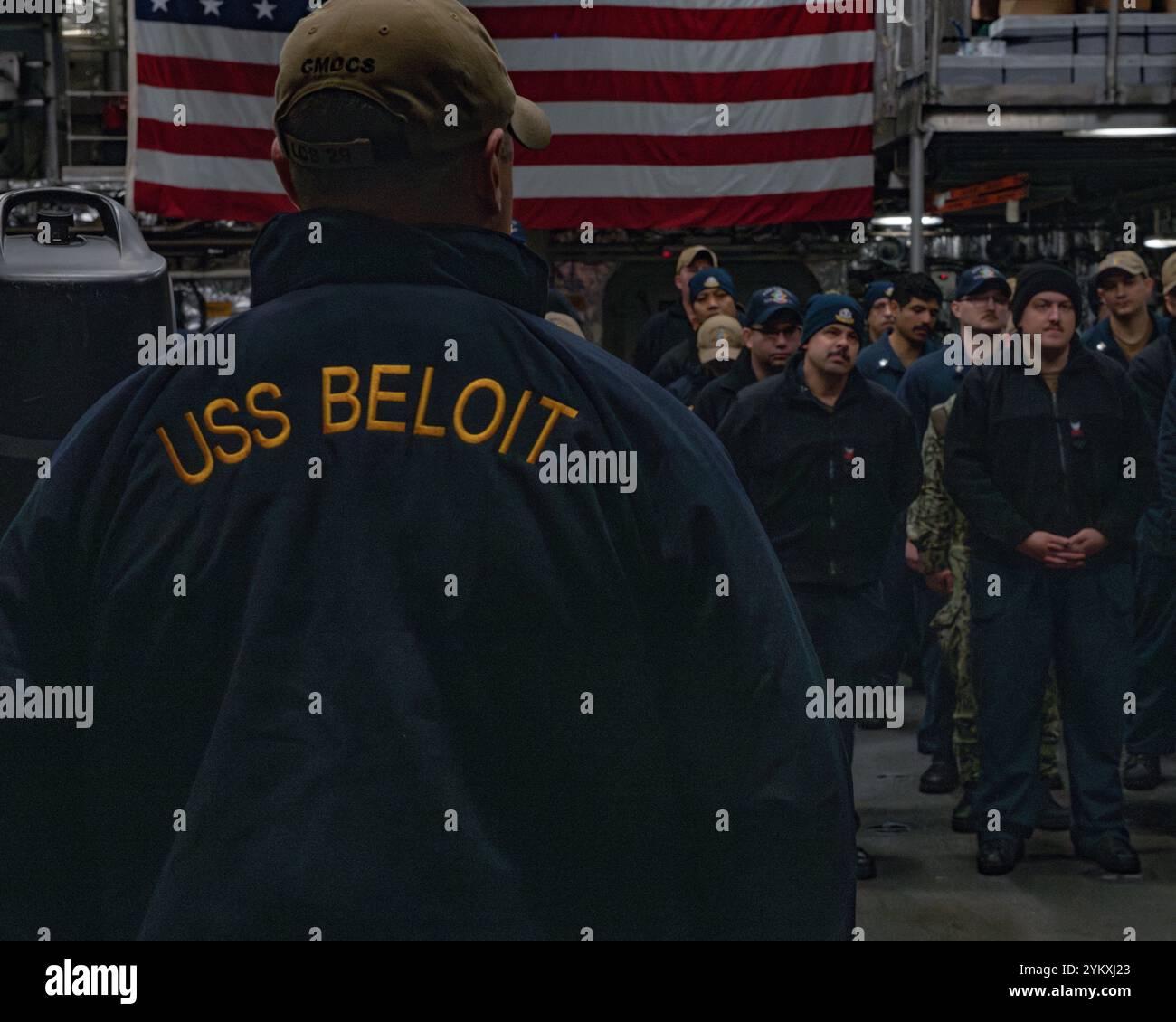 L'equipaggio della USS Beloit (LCS 29) si occupa della cerimonia di messa in servizio della nave a Milwaukee, Wisconsin, 19 novembre 2024. La nave entrerà in servizio il 23 novembre. (Foto della Marina degli Stati Uniti di Diana Salgado) Foto Stock