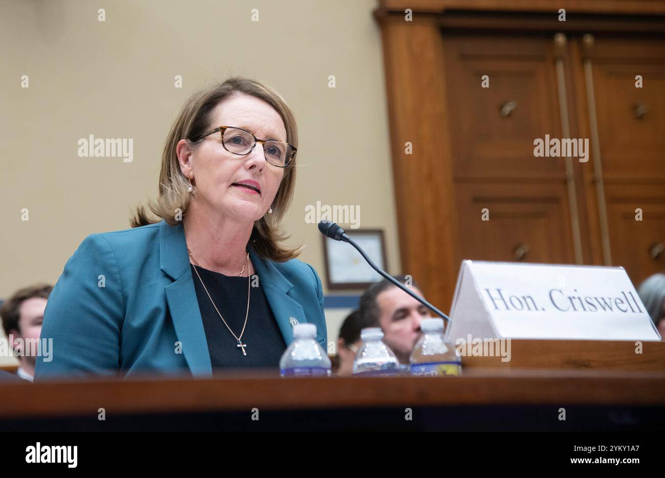 WASHINGTON, D.C. 19 NOVEMBRE: L'amministratore della FEMA, Deanne Criswell testimonia davanti a un panel del Congresso sull'accusa, la FEMA incoraggiò la discriminazione contro i sopravvissuti all'uragano che avevano firmato Trump in Florida e in altri stati colpiti dall'uragano Helene il 19 novembre 2024 a Washington, DC Credit: Patsy Lynch/Media Punch Foto Stock