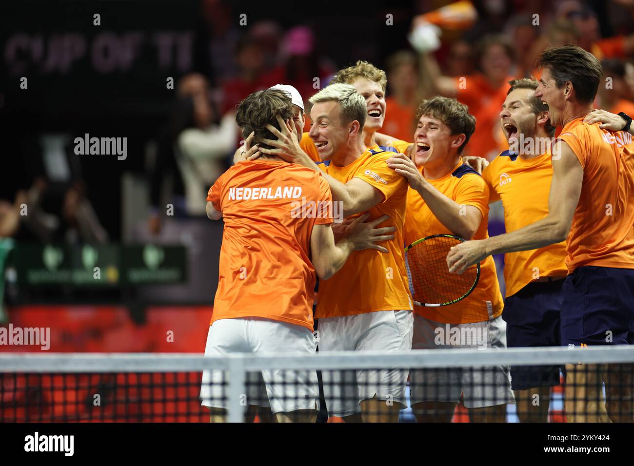 Malaga, Regno Unito. 20 novembre 2024. La squadra olandese festeggia dopo aver eliminato la Spagna durante la finale di Coppa Davis 2024, al Palacio de Deportes Jose Maria Martin Carpena Arena di Malaga. Crediti: Isabel Infantes/Alamy Live News Foto Stock