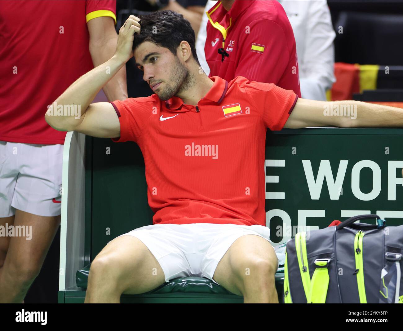 Malaga, Regno Unito. 20 novembre 2024. Carlos Alcaraz reagisce e la Spagna viene eliminata dalla squadra olandese durante la finale di Coppa Davis 2024, al Palacio de Deportes Jose Maria Martin Carpena Arena di Malaga. Crediti: Isabel Infantes/Alamy Live News Foto Stock