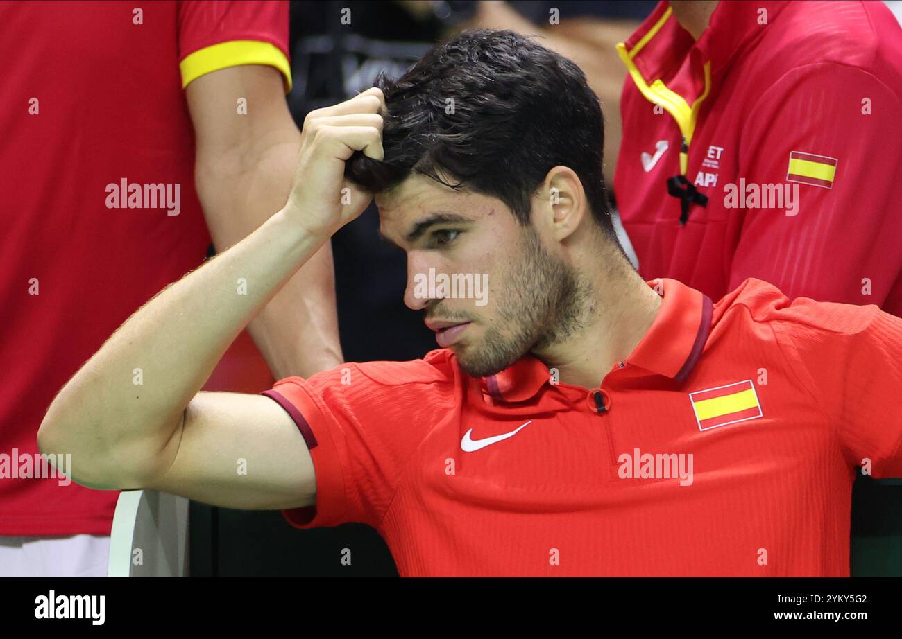 Malaga, Regno Unito. 20 novembre 2024. Carlos Alcaraz reagisce e la Spagna viene eliminata dalla squadra olandese durante la finale di Coppa Davis 2024, al Palacio de Deportes Jose Maria Martin Carpena Arena di Malaga. Crediti: Isabel Infantes/Alamy Live News Foto Stock