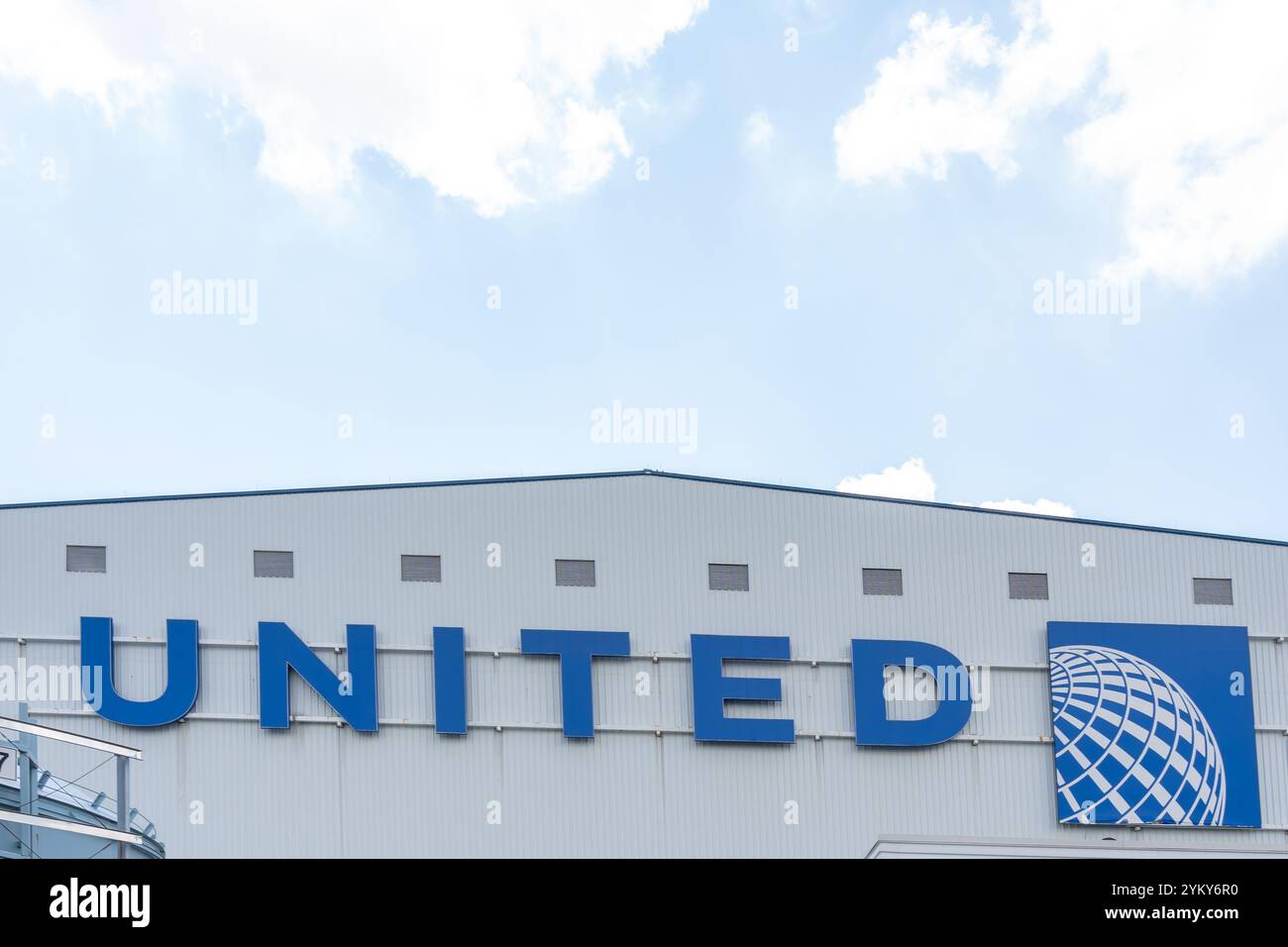 Insegna unita sull'edificio di Newark, New Jersey, Stati Uniti. Foto Stock