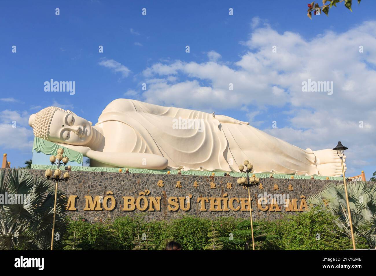 Vinh Trang Pagoda, una famosa destinazione a My Tho, Tien Giang, Vietnam Foto Stock