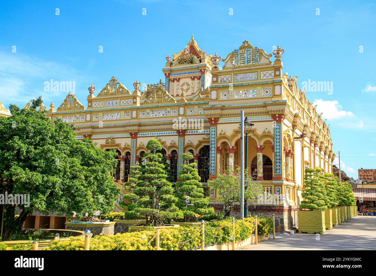 Vinh Trang Pagoda, una famosa destinazione a My Tho, Tien Giang, Vietnam Foto Stock
