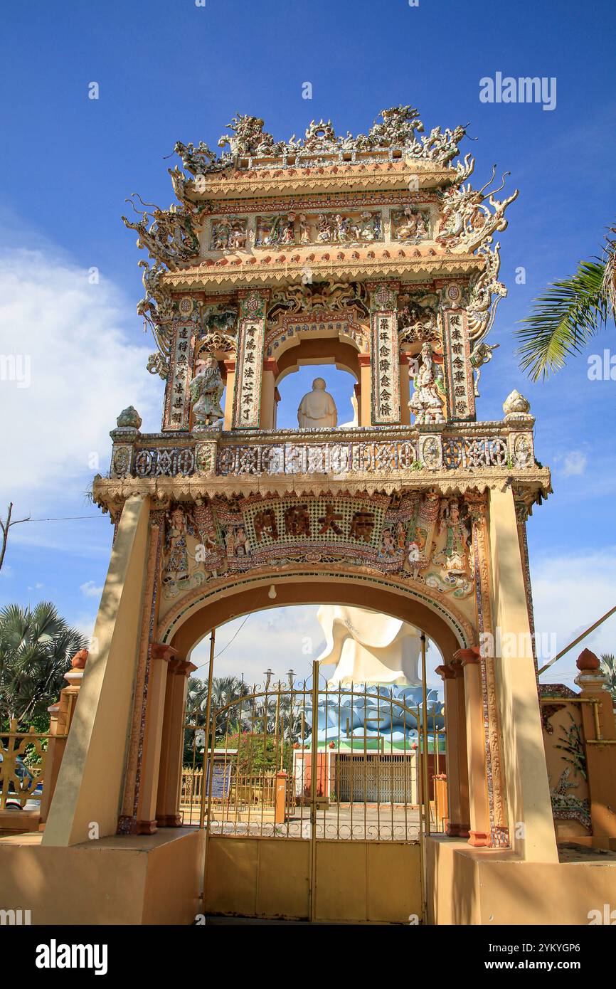 Vinh Trang Pagoda, una famosa destinazione a My Tho, Tien Giang, Vietnam Foto Stock