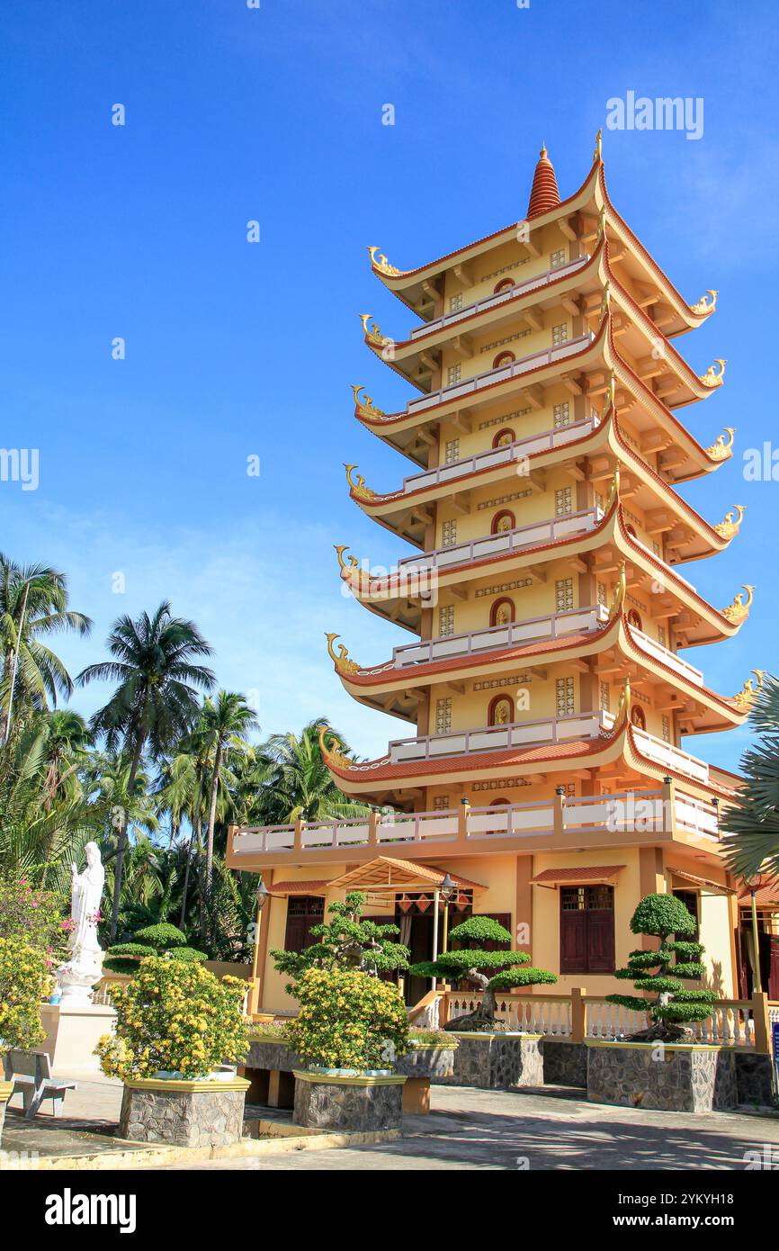 Vinh Trang Pagoda, una famosa destinazione a My Tho, Tien Giang, Vietnam Foto Stock