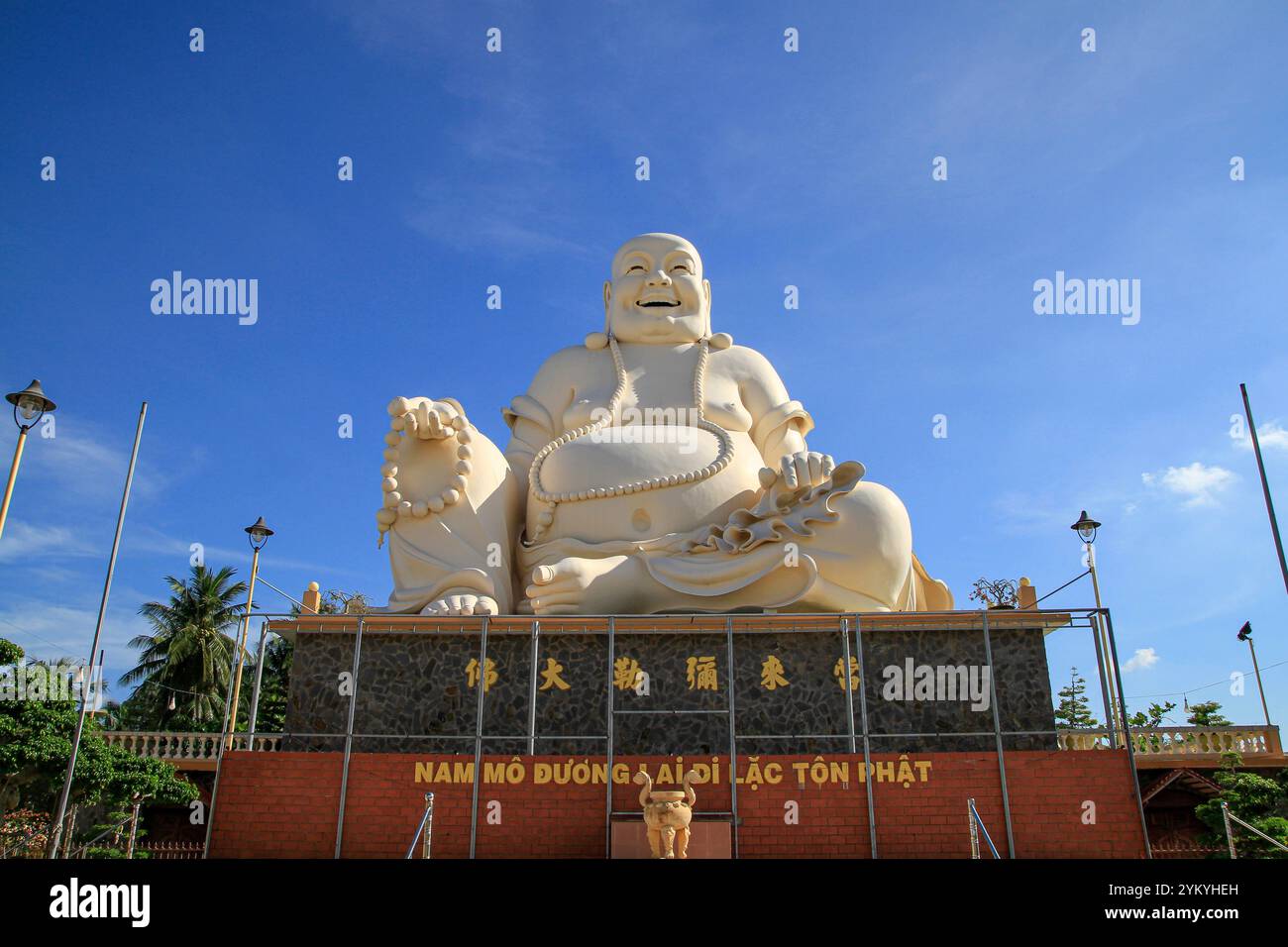Vinh Trang Pagoda, una famosa destinazione a My Tho, Tien Giang, Vietnam Foto Stock