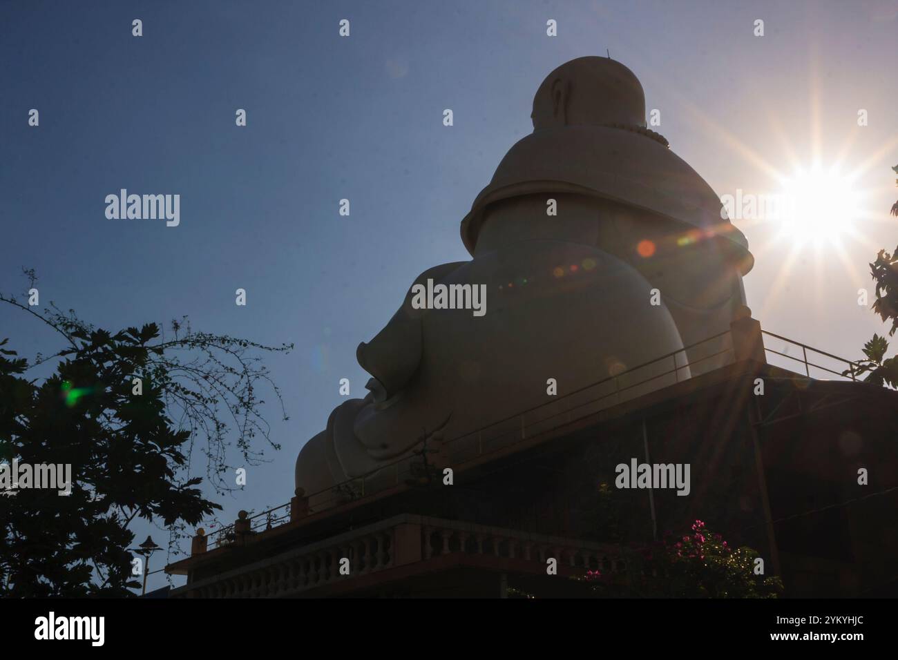 Vinh Trang Pagoda, una famosa destinazione a My Tho, Tien Giang, Vietnam Foto Stock