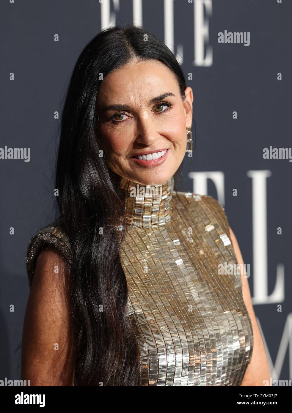 Los Angeles, Stati Uniti. 19 novembre 2024. Demi Moore arriva all'ELLE's Women in Hollywood Celebration tenutasi al Four Seasons Hotel di Los Angeles a Beverly Hills il 19 novembre 2024 a Los Angeles, CA. © Mark Von Holden/ Credit: AFF/Alamy Live News Foto Stock