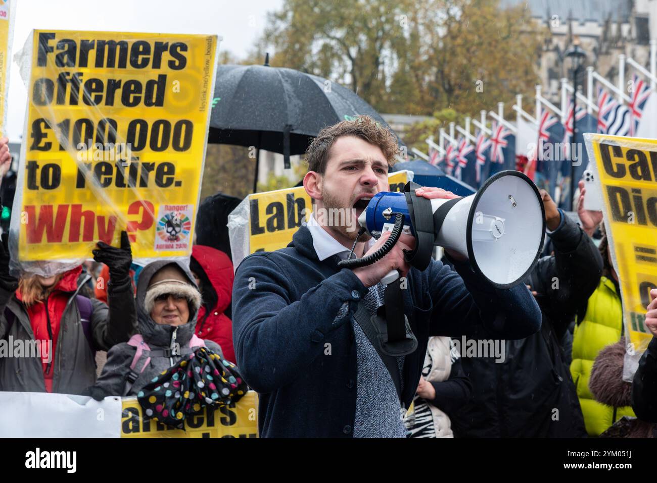 Gli agricoltori che protestano a Londra contro l'intenzione di bilancio dei laburisti di limitare il sostegno alla proprietà agricola (APR), che temono possa rischiare il futuro dell'agricoltura Foto Stock