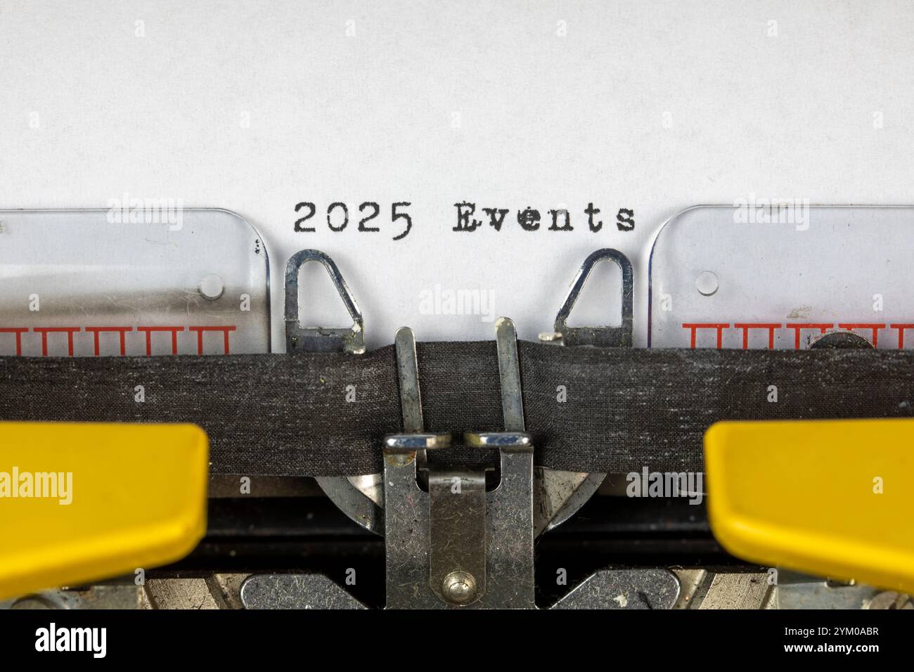 2025 eventi scritti su una vecchia macchina da scrivere Foto Stock