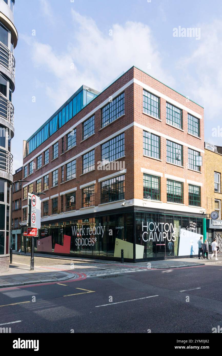 Spazio per uffici per entrare nel Bersey Warehouse, un magazzino tessile convertito negli anni '1930 in Old Street a East London. Foto Stock