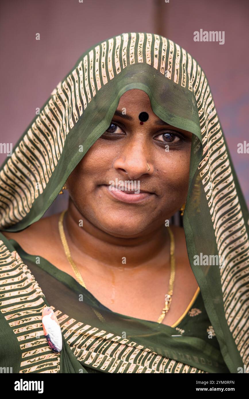 Ritratto di una donna della comunità rabari, Gujarat, India Foto Stock