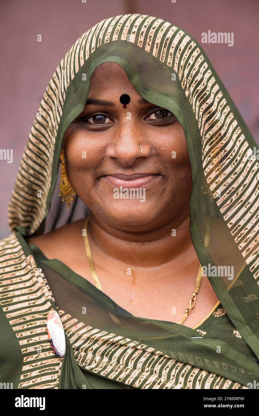Ritratto di una donna della comunità rabari, Gujarat, India Foto Stock